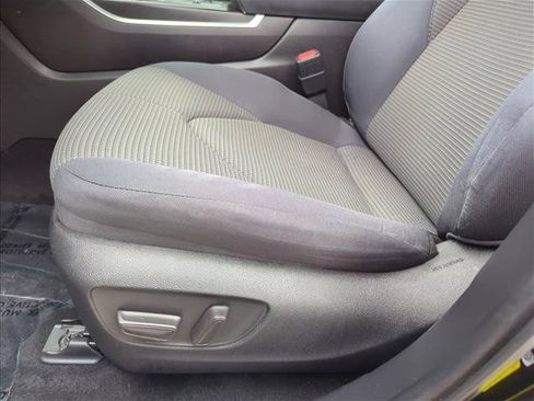 Used 2021 Toyota Highlander LE FWD image 15