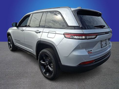 Used 2024 Jeep Grand Cherokee Limited w/ Black Appearance Package AWD/4WD image 6