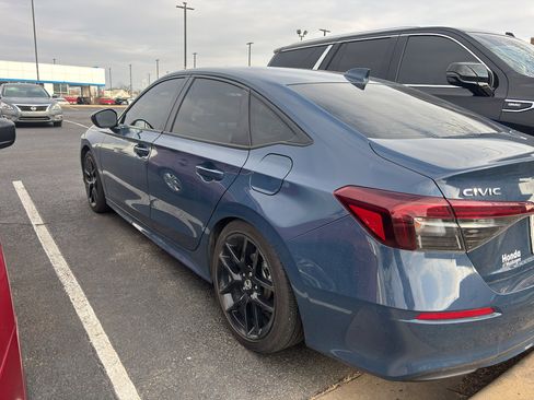 Used 2025 Honda Civic Sport image 3