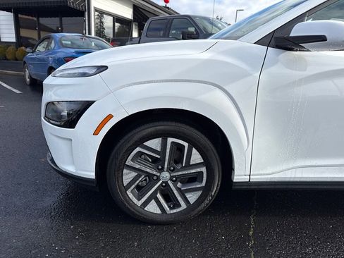 Used 2023 Hyundai Kona SE w/ Cargo Package image 15