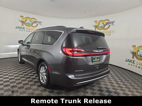 Certified 2022 Chrysler Pacifica Touring-L FWD image 7