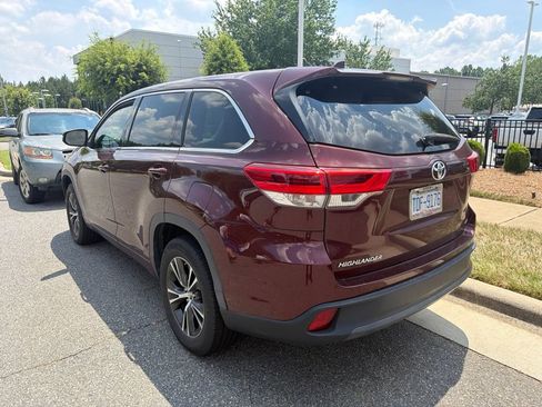 Used 2017 Toyota Highlander Plus FWD image 7