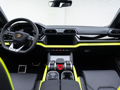 Used 2025 Lamborghini Urus SE image 28