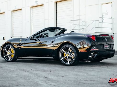 Used 2014 Ferrari California RWD image 48