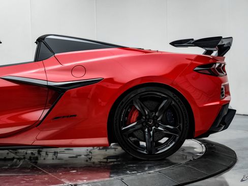 Used 2025 Chevrolet Corvette Z06 w/ Z07 Performance Package image 11