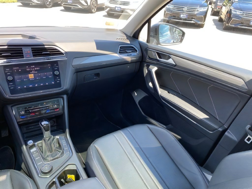 Used 2023 Volkswagen Tiguan SE w/ Panoramic Sunroof Package AWD/4WD image 12