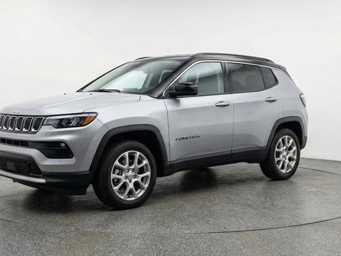 Used 2025 Jeep Compass Limited AWD/4WD image 3