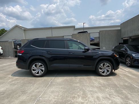 Certified 2023 Volkswagen Atlas SE w/ Panoramic Sunroof Package AWD/4WD image 2
