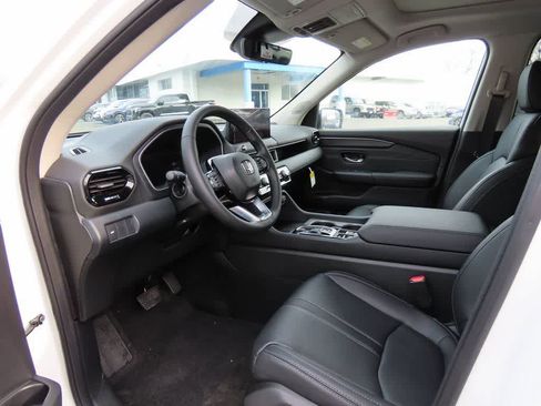 New 2026 Honda Pilot Touring image 2