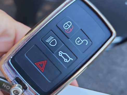 Used 2023 Land Rover Range Rover Long Wheelbase SE image 44