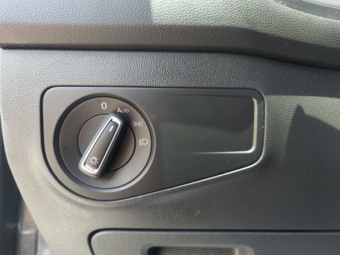 Used 2022 Volkswagen Tiguan SE FWD image 41