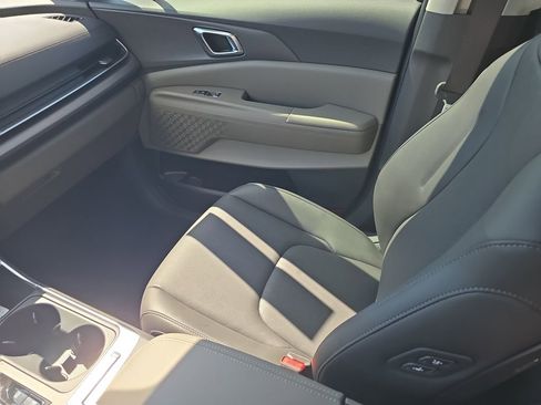 New 2026 Kia Carnival EX FWD image 16