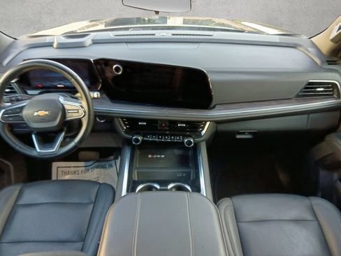 Used 2025 Chevrolet Suburban LT RWD image 20