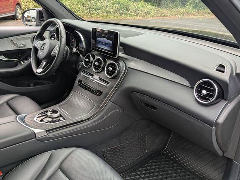 Used 2019 Mercedes-Benz GLC 300 4MATIC image 34