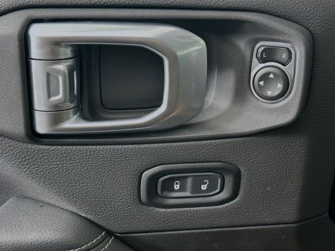 Used 2023 Jeep Wrangler Sahara image 15