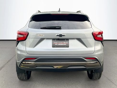 Used 2026 Chevrolet Trax ACTIV w/ Sunroof Package FWD image 6