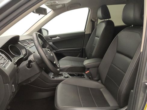 Used 2020 Volkswagen Tiguan SE w/ 3rd Row Seat Package image 17