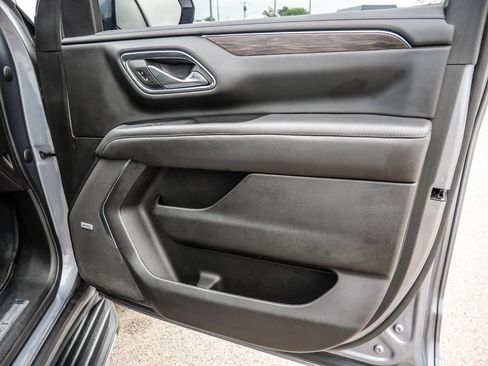 Used 2022 Chevrolet Tahoe LT w/ Luxury Package RWD image 18