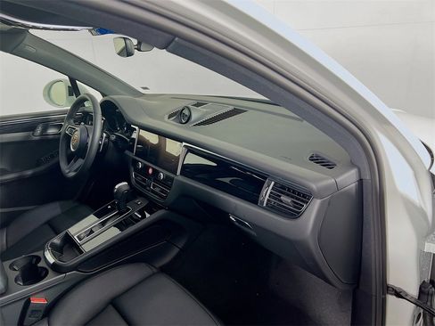 New 2026 Porsche Macan image 31