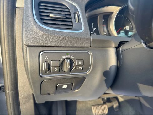 Used 2017 Volvo S60 T5 Inscription Platinum image 21