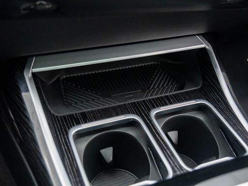 New 2026 BMW 750e xDrive w/ Executive Package image 28