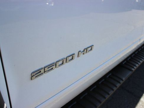 Used 2019 Chevrolet Silverado 2500 LT image 2