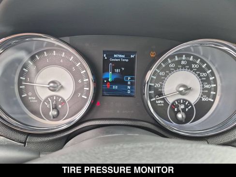 Used 2013 Chrysler 300 C RWD image 19
