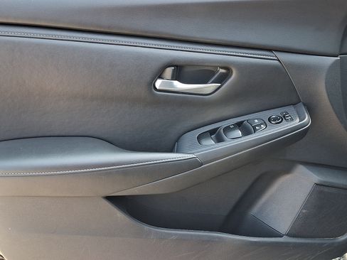 Used 2024 Nissan Sentra SV FWD image 13