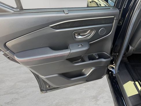 Used 2025 Honda Pilot Black Edition image 13