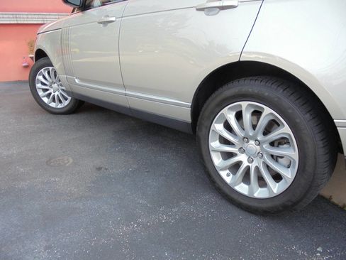 Used 2019 Land Rover Range Rover HSE image 23