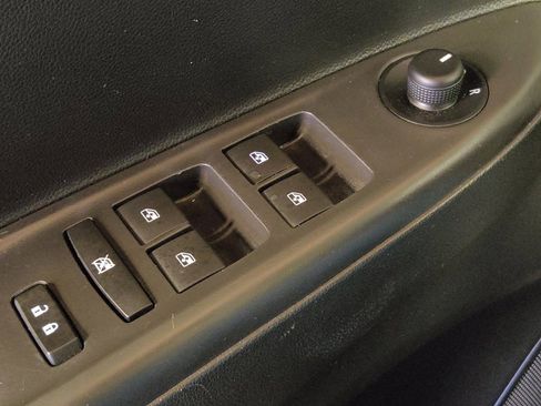 Used 2019 Chevrolet Spark ACTIV FWD image 27