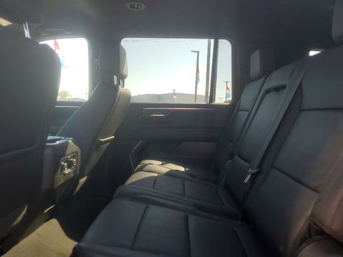 Used 2025 Chevrolet Suburban LT image 12