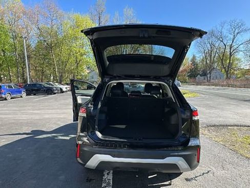 Used 2025 Volkswagen Tiguan SE AWD/4WD image 38