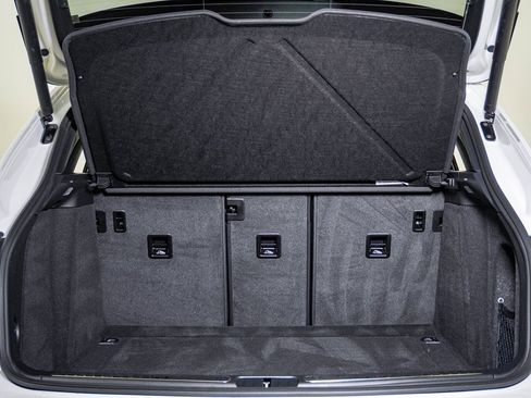 Certified 2025 Porsche Macan image 28