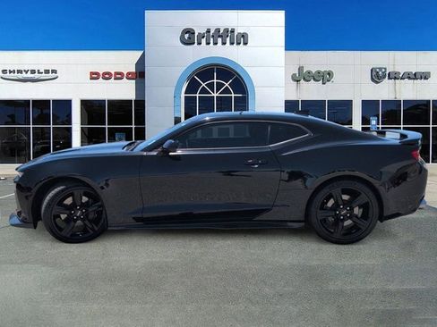 Used 2018 Chevrolet Camaro SS RWD image 10