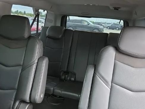 Used 2017 Cadillac Escalade ESV Luxury AWD/4WD image 5