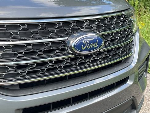 Certified 2022 Ford Explorer XLT w/ Class IV Trailer Tow Package AWD/4WD image 19