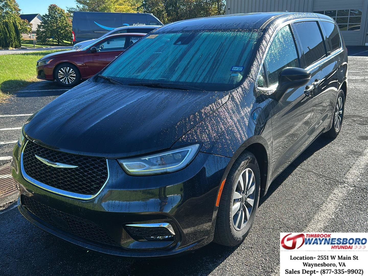 Used 2023 Chrysler Pacifica Touring-L FWD image 1