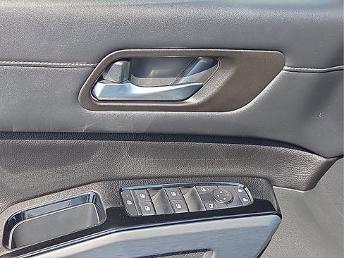 Used 2024 Nissan Pathfinder SL AWD/4WD image 14