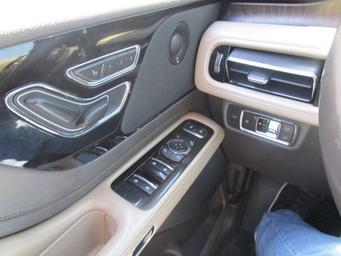 Used 2020 Lincoln Aviator Reserve w/ Equipment Group 201A AWD/4WD image 18