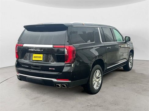Used 2025 GMC Yukon XL Denali image 5