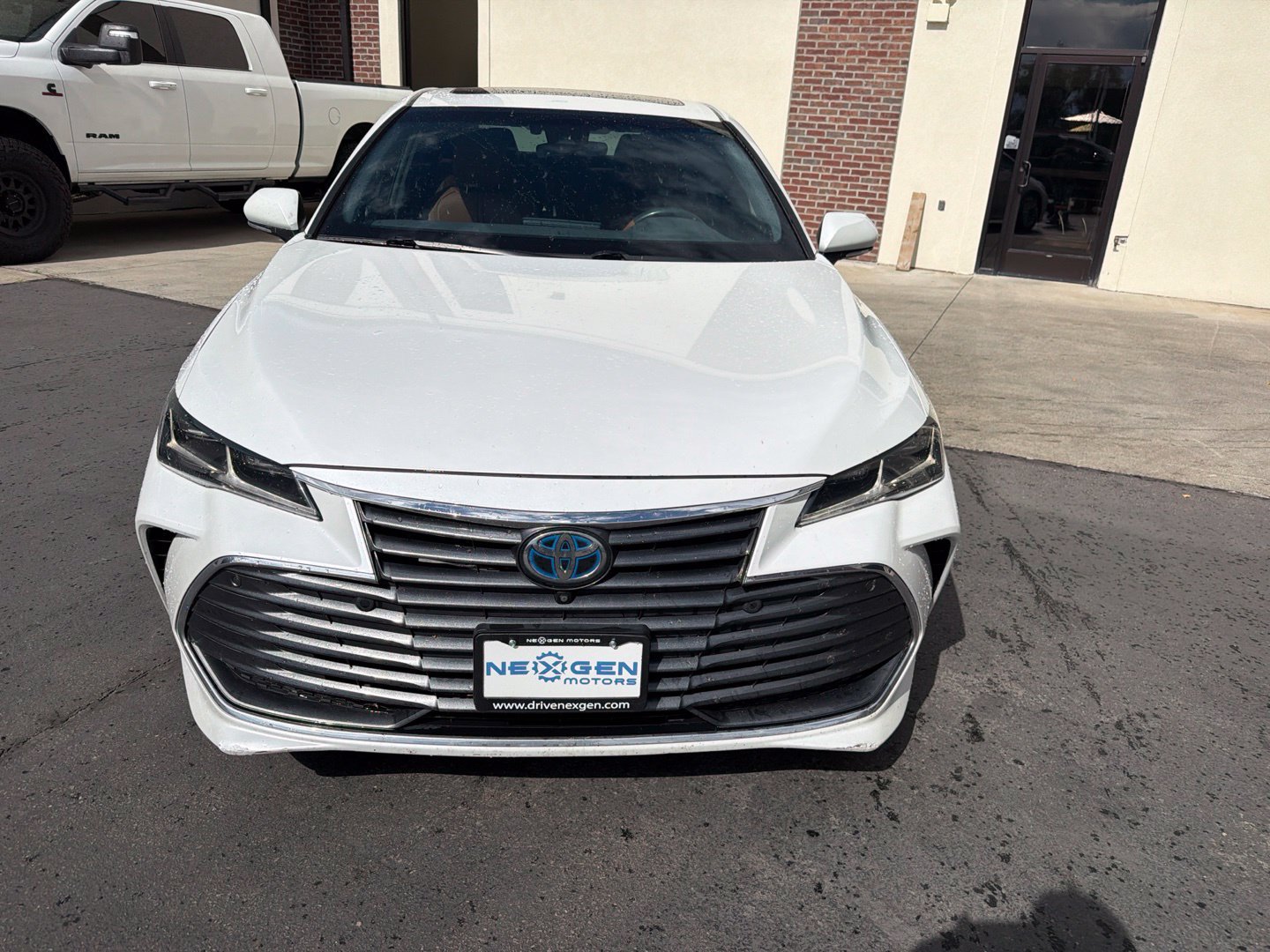 Used 2019 Toyota Avalon Limited w/ Advanced Safety Package FWD image 3