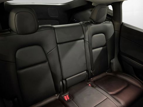 Used 2022 Tesla Model Y Long Range image 19