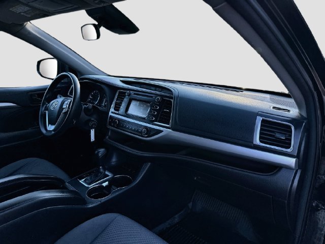 Used 2018 Toyota Highlander LE AWD/4WD image 29