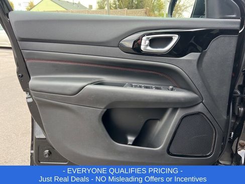 New 2026 Jeep Compass Trailhawk image 9