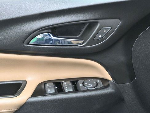 Used 2022 Chevrolet Equinox Premier FWD image 12