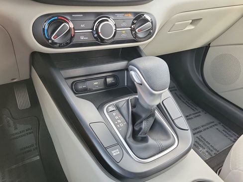 Used 2025 Kia Soul LX FWD image 17
