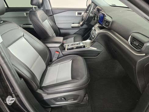Used 2023 Ford Explorer XLT w/ Equipment Group 202A AWD/4WD image 22