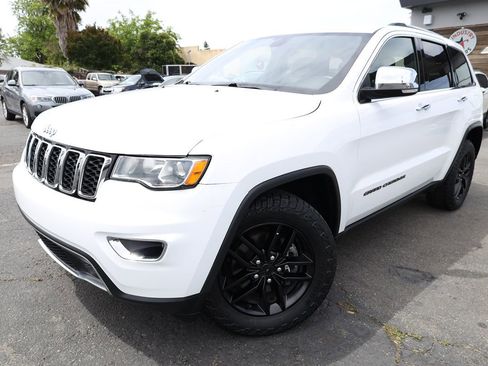 Used 2018 Jeep Grand Cherokee Limited AWD/4WD image 2