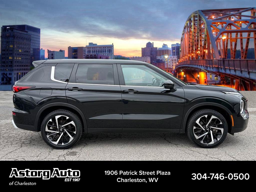 Used 2024 Mitsubishi Outlander SE AWD/4WD image 2